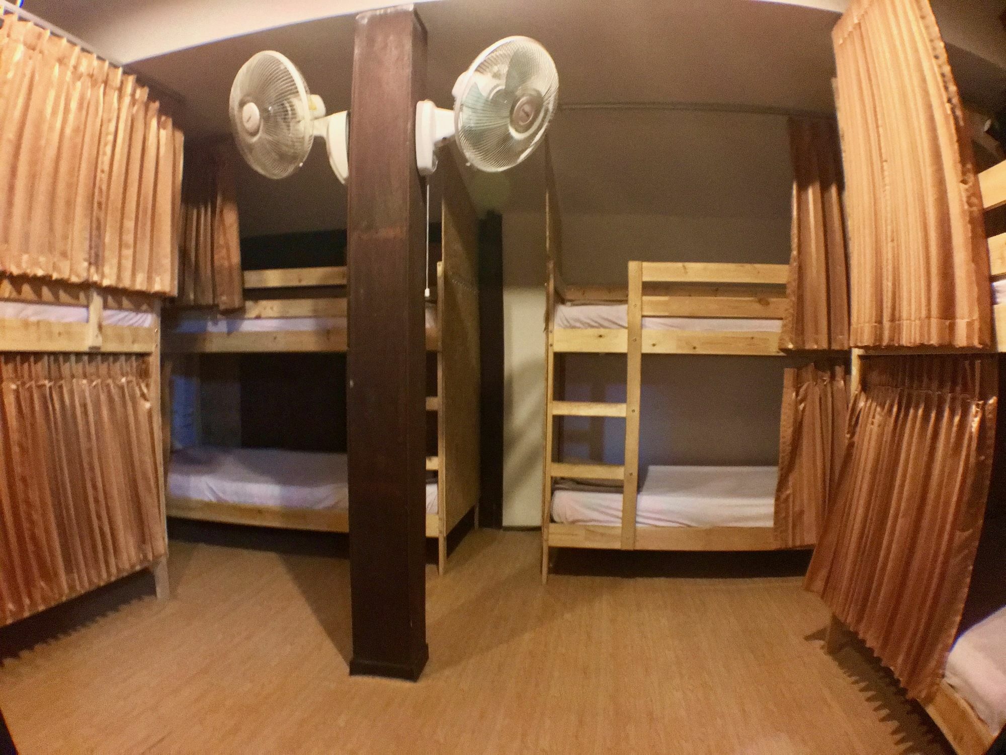 Jao Hostel & Cafe Chiang Mai Bagian luar foto